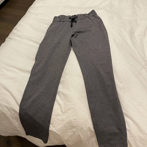Like new Lululemon on the fly pants - Picture 5 of 7